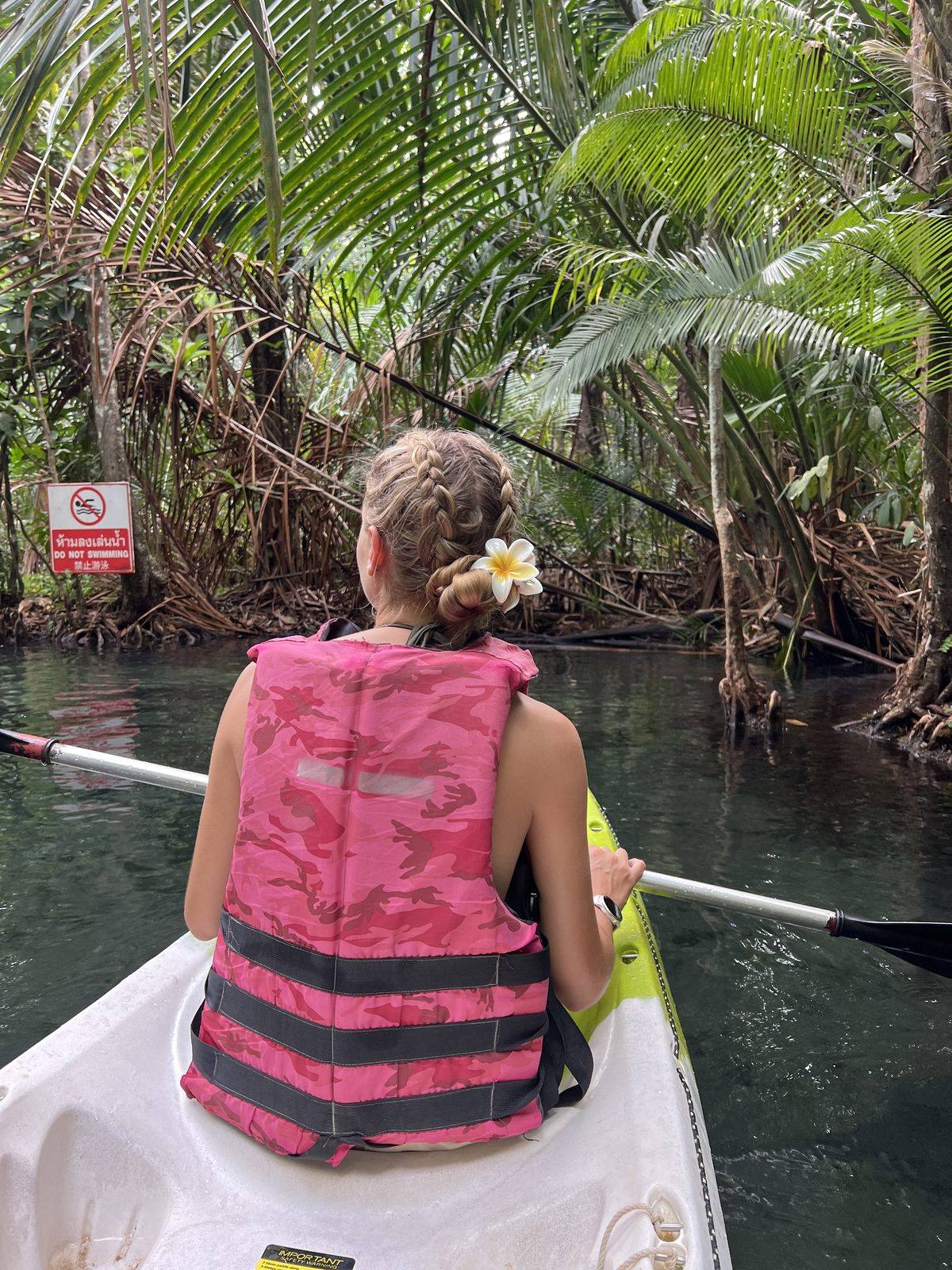 Kayak dans la mangrove, sud de la Thaïlande